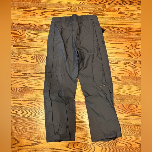Columbia Men’s waterproof snow pants - Picture 2 of 3